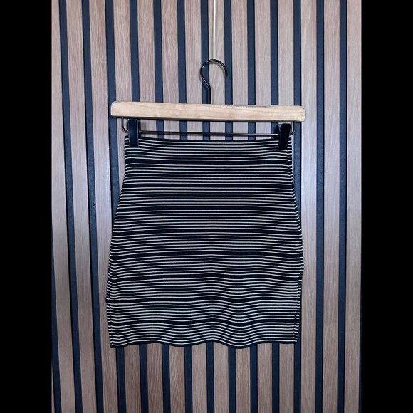 BCBG Maxazria Skirt Small Womens Black White Faux Wrap Striped Mini - Picture 2 of 7